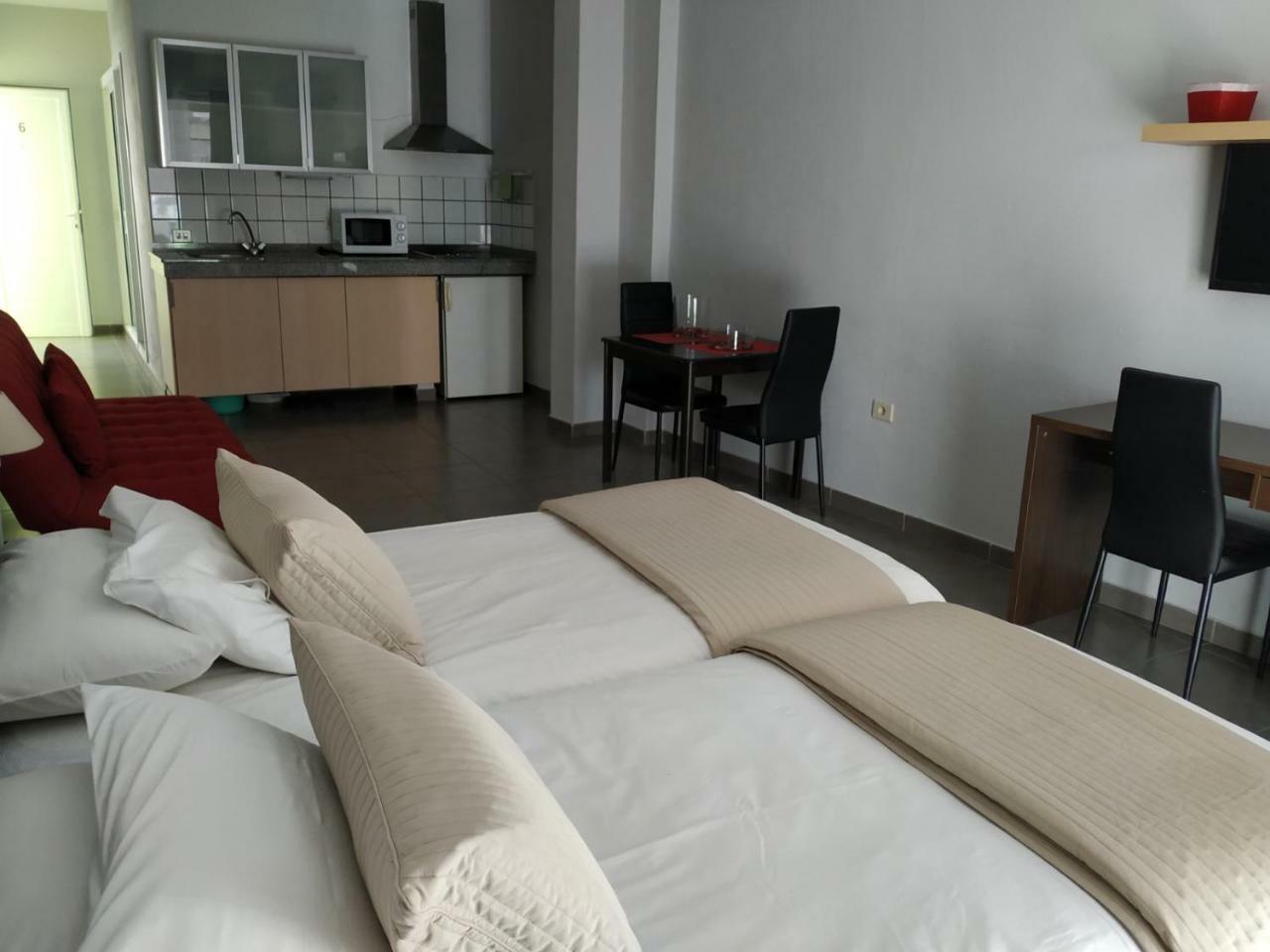 Apartamentos El Patio Los Llanos De Aridane Exteriör bild
